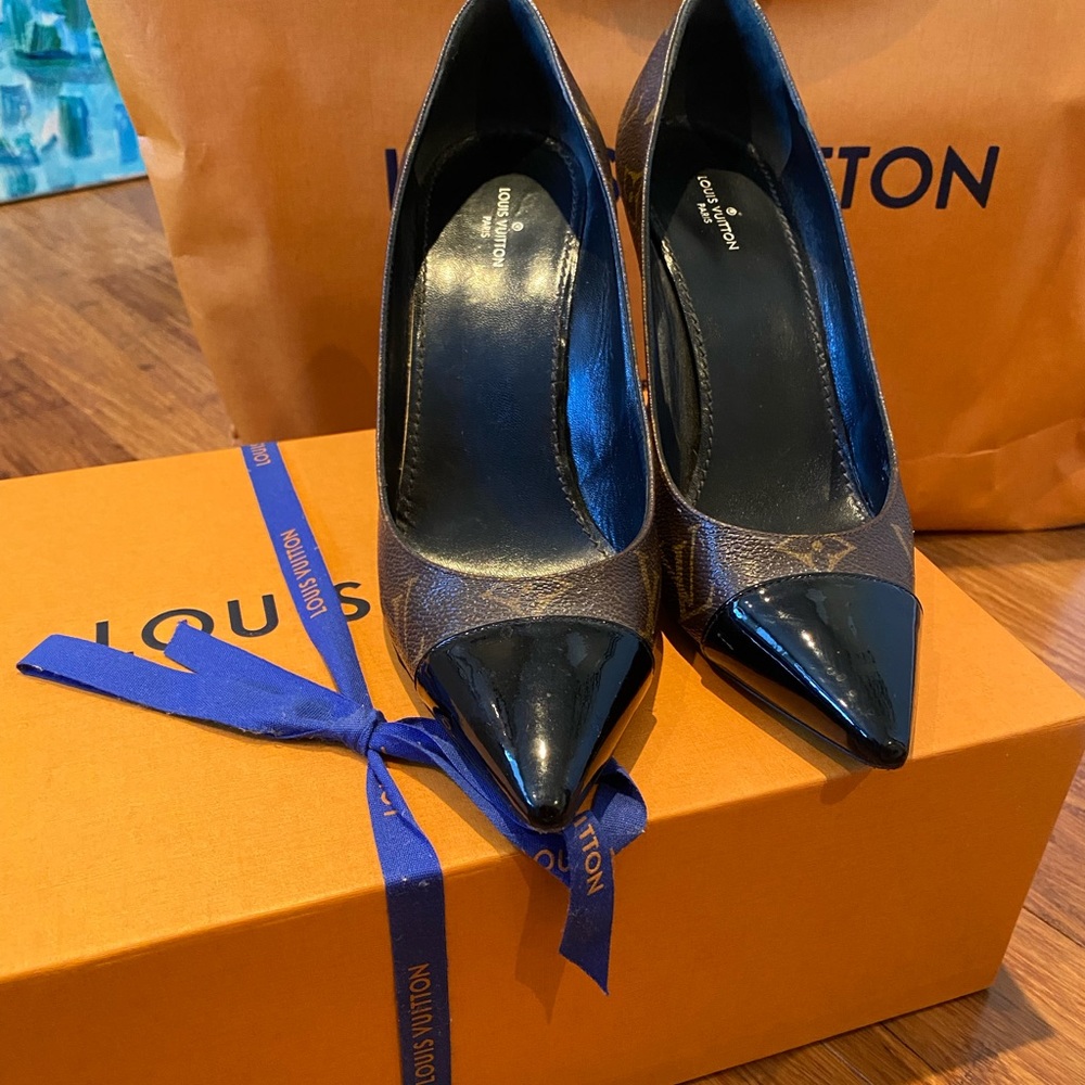 Authentic Louis Vuitton Pumps 37.5